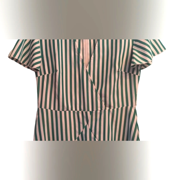 EUC SHEIN green/white ruffle hem cap flutter sleeve hidden white back zipper - Picture 5 of 14